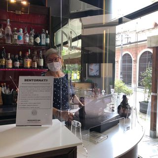 Il bar Novecento di Asti, dopo 14 anni, domani cessa l'attività. I titolari lo comunicano sui social