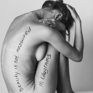 &quot;Ci vuole un secondo per chiamare grassa una ragazza e lei impiegherà la sua vita a morire di fame.  Pensa prima di agire&quot; (Harry Styles)