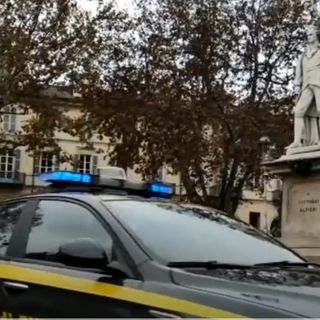 Appartamento nel centro storico di Asti centrale di spaccio: tre arresti. Un uomo era già in carcere per tentato omicidio [VIDEO]