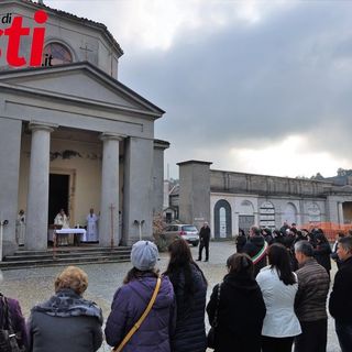 La messa del vescovo al cimitero in occasione di Ognissanti (Merphefoto)