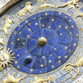 L'oroscopo delle feste di Corinne con tanti auguri!