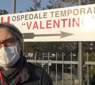 I primi giorni all’ospedale Valentino: “Riempito il primo reparto, i pazienti arrivano da tutta la Regione” [VIDEO]