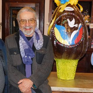 Paolo Fresu con l'uovo gigante