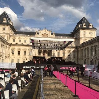 Conto alla rovescia per il Giro 2021 dal Castello del Valentino, Cirio: &quot;Da qui riparte l'Italia, noi pedaliamo per vaccinare&quot;