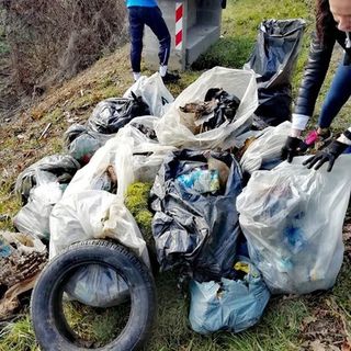 Un'immagine di una raccolta dell'associazione nel periodo pre-Covid
