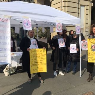 “Non siamo vaccinati e non possiamo andare a trovare i nostri anziani nelle Rsa”: rivolta no vax contro la Regione