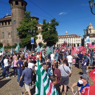 I sindacati dicono no alla esternalizzazione dei servizi di elettricità, gas e acqua: “Rischi altissimi”