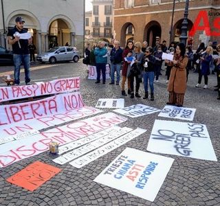 Una manifestazione no green pass ad Asti