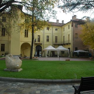 “Metamorfosi”: farfalle tra pittura e scultura a Nizza Monferrato