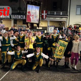 Il gruppo sbandieratori e musici dopo la vittoria (galleria fotografica di Efrem Zanchettin)