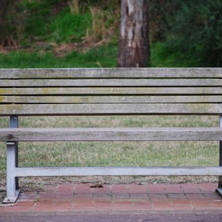 &quot;Che fine hanno fatto le panchine pubbliche di Asti?&quot;. Qualità dell'aria, fiumi, ferrovie al centro di interpellanze del consigliere di Europa Verde Verdi, Miroglio