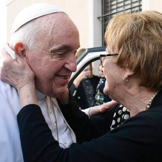 Papa Francesco incontra i parenti a Tigliole (Photo credit Vatican Media)