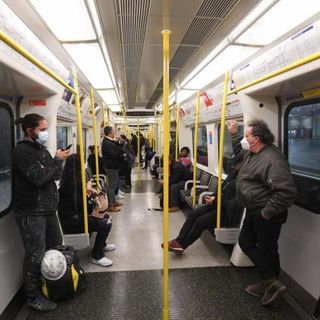 Da domani niente più obbligo di distanziamento sui bus e treni extraurbani del Piemonte