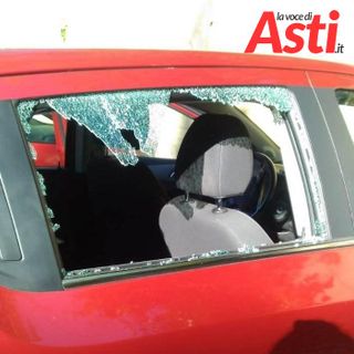 Atti vandalici a Viatosto, sfondato in pieno giorno il finestrino di un’auto parcheggiata