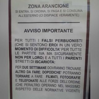 Cartello affisso in un bar di Asti