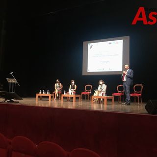 Un momento dell'incontro a Teatro Alfieri