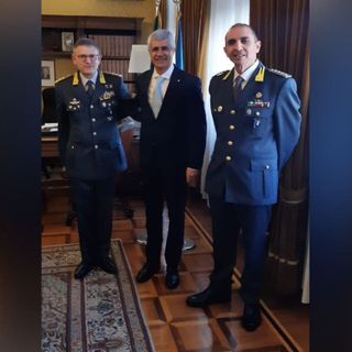 Nella foto, da sinistra a destra: il generale Lipari, il prefetto Terribile e il colonnello Garaglio