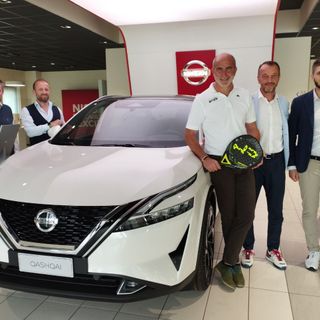 Da dx Riccardo Siano, brand manager del gruppo Errebi Auto per Nissan; Roberto Garrone, uno dei soci di Waya Padel; Stefano Borsello, AD e direttore Marketing Errebi; Alfonso Pepe, direttore commerciale gruppo Errebi; Michele Maniccia, Nissan Italia