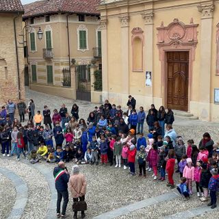 Le scuole di Portacomaro hanno ricordato il pontificato di Papa Francesco insieme alla cugina Carla