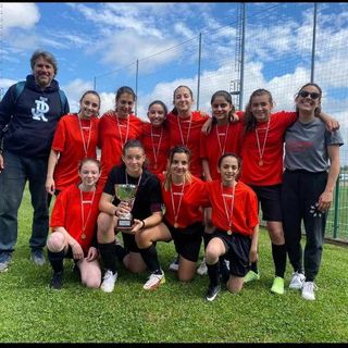 Le ragazze dell IC Villafranca d'Asti hanno vinto i campionati regionali di calcio femminile