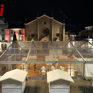 Che il Magico Paese di Natale abbia inizio: tutto è pronto. In piazza San Secondo 'spunta' il Palatartufo