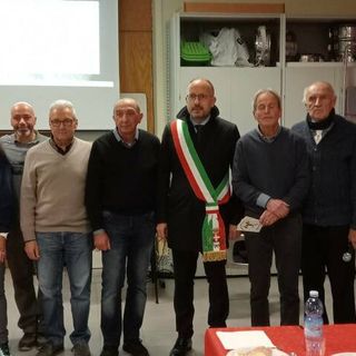 I partecipanti alla serata, ritratti con il sindaco Maurizio Rasero e la sua vice Stefania Morra