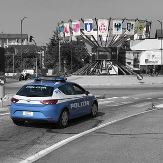 Spacca a calci una vetrata dell'Unieuro di corso Alessandria, condannato a 4 mesi di carcere