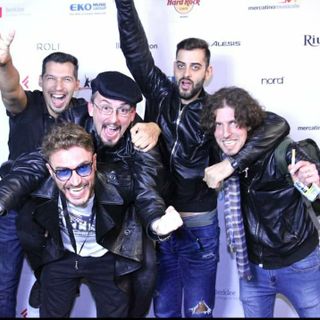 Simone Poncino con il suo gruppo