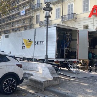 Uno dei camion con le attrezzature sceniche della troupe di &quot;Lidia&quot;