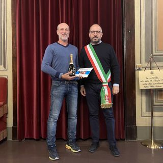 L'astigiano Mauro Gerbi vincitore del campionato di tennis over 55, ricevuto dal sindaco