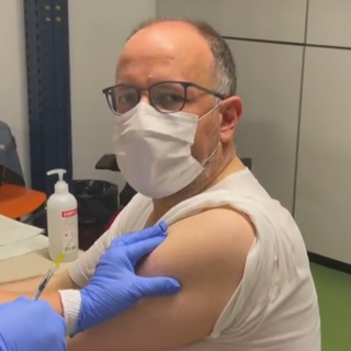 Vaccini: anche il sindaco Rasero oggi ha ricevuto la prima dose. "Vaccinatevi. È l'unico modo per uscirne il prima possibile" (VIDEO) Vaccini: anche il sindaco Rasero oggi ha ricevuto la prima dose. "Vaccinatevi. È l'unico modo per uscirne il prima possibile" (VIDEO)