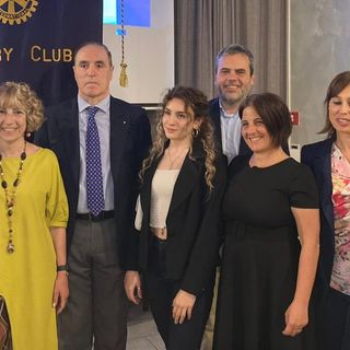 I relatori della serata rotariana con il presidente del Club, Luigi Florio