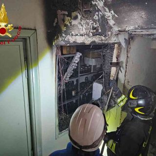 Incendio a Montafia: Evacuate quattro famiglie a causa di un problema al quadro elettrico condominiale