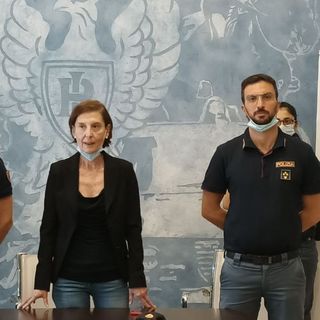 &quot;Aiutaci a difenderti... non sei solo&quot;. La nuova campagna di prevenzione truffe agli anziani della Questura di Asti