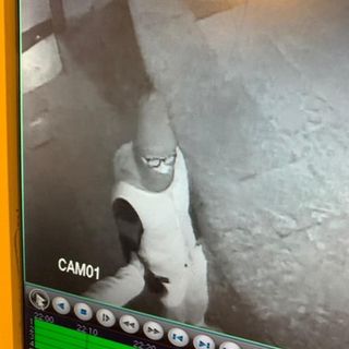 Furto nella gioielleria di San Damiano. Parla il figlio della proprietaria: &quot;Non è mai successo. Siamo amareggiati&quot;