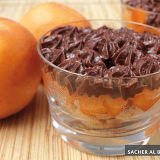 MercoledìVeg di Ortofruit: oggi prepariamo la sacher al bicchiere all'albicocca