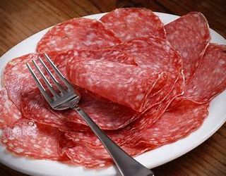Supermercati Aldi richiamano salame Milano per possibile contaminazione da salmonella