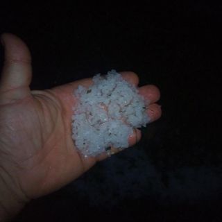 Grandine a San Damiano (Foto di Andrea Raviola e Oreste Tartaglino dal gruppo Telegram di Dati Meteo Asti)