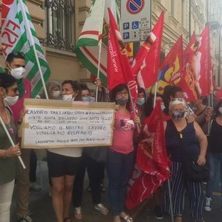 Il presidio dell'appalto pulizie Inps dello scorso 29 giugno a Torino