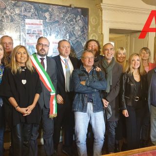 Soci e presidente del club, Soverino, i Mammuth, Mobrici con il sindaco di Asti