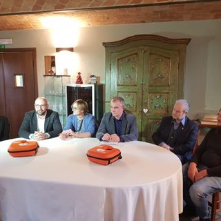 La consegna dei defibrillatori ai due sindaci