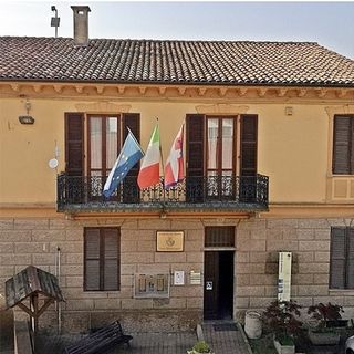 Grana: prendono a calci la porta del Comune e rubano dagli uffici. Il sindaco: &quot;Non possiamo rimanere in balia di un manipolo di persone&quot;