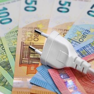 Luce e gas schizzano alle stelle, in Piemonte le bollette del 2021 cresciute del 28%