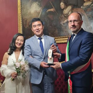 Il sindaco con gli sposi