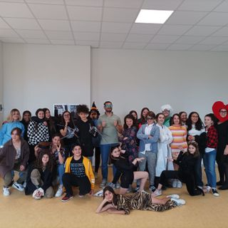 In scena al Palco 19 di Asti i ragazzi della scuola media Jona con &quot;Burton nel paese dei freaks&quot;