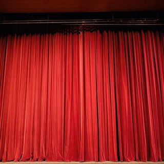Domani non andrà in scena a Calosso lo spettacolo “Elisabetta I le donne e il potere”