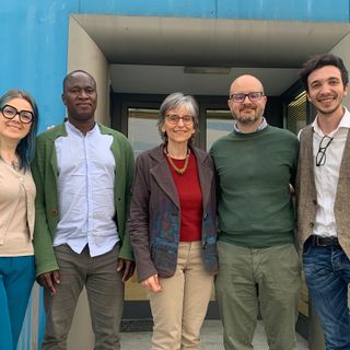 Nella foto, da sinistra Marianna Capelletto (CrescereInsieme), Omar Lenglengue (presidente Sotto il Baobab), Monica Gallone (responsabile del progetto Cambio Rotta per la cooperativa CrescereInsieme), Davide Donatiello (sociologo dell'Università di Torino) e Samuele Roccatello (Green Team di Cambio Rotta)