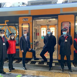 Assessore Marco Gabusi a Torino con nuovo treno Sfm1