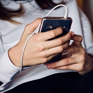 Il reparto di Neuropsichiatria infantile di Asti offre consulenza telefonica ai minori in difficoltà