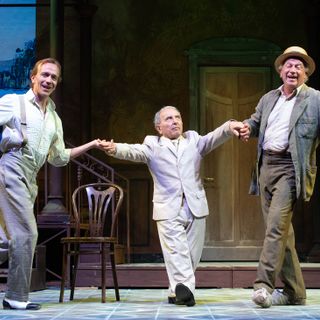Lorenzo (a sinistra nell'immagine) e Geppy Gleijeses (a destra) con Ernesto Mahieux in un'immagine di scena